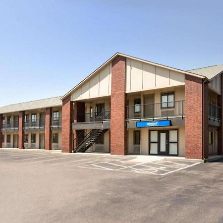 Travelodge By Wyndham Wellington Exterior photo