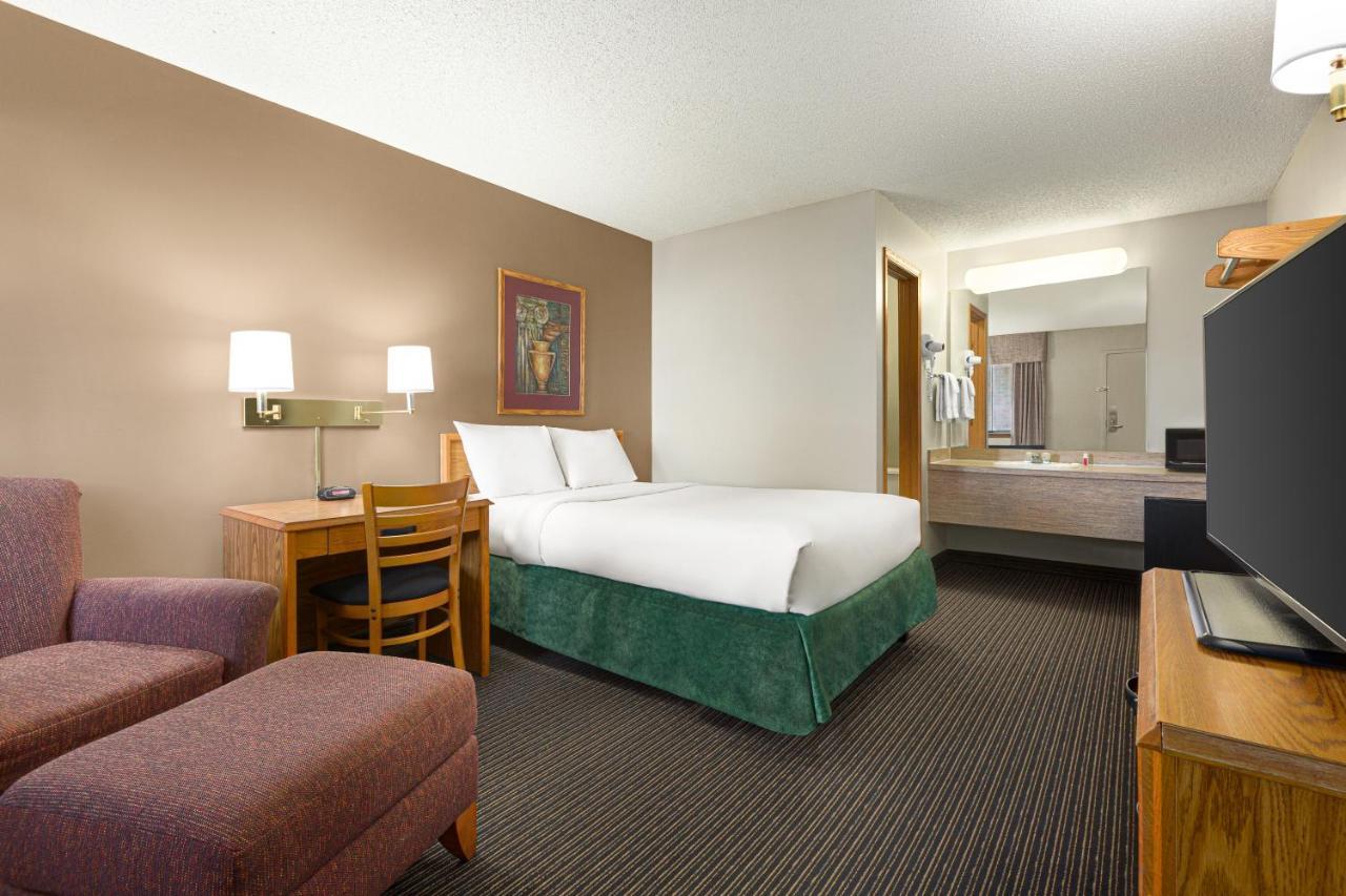 Travelodge By Wyndham Wellington Exterior photo